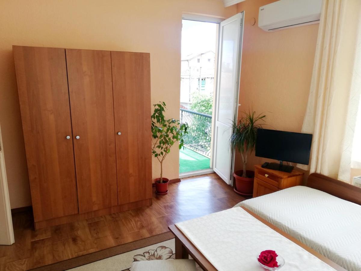 Къща За Гости Стойнови Apartment Pavel Banya Luaran gambar